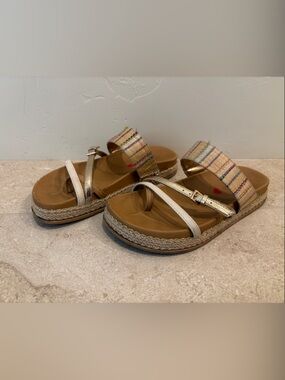 Steve Madden Judy Sandals strappy gold metallics  Espadrilles girls size 3